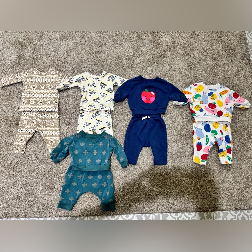 Bundle baby unisex clothes 😊😊